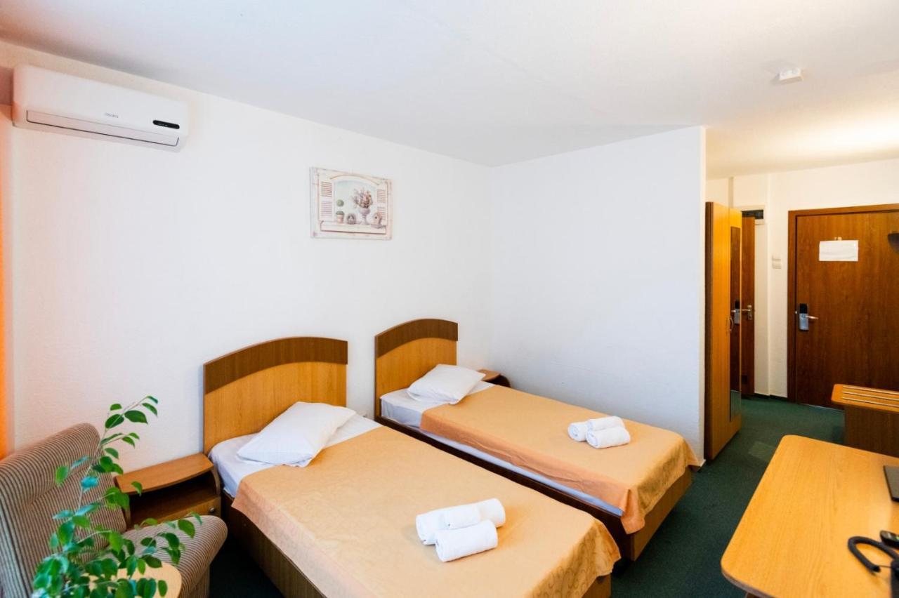 Hotel Siret סאטורן מראה חיצוני תמונה